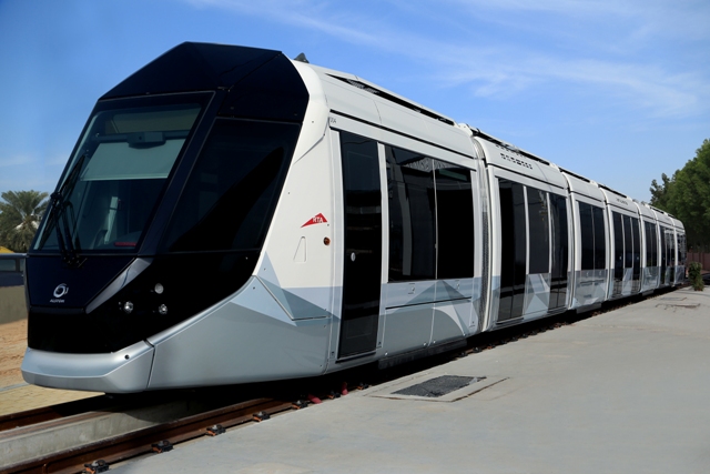 Le premier tramway de la région du Golfe, livré par Alstom, roule à Dubaï