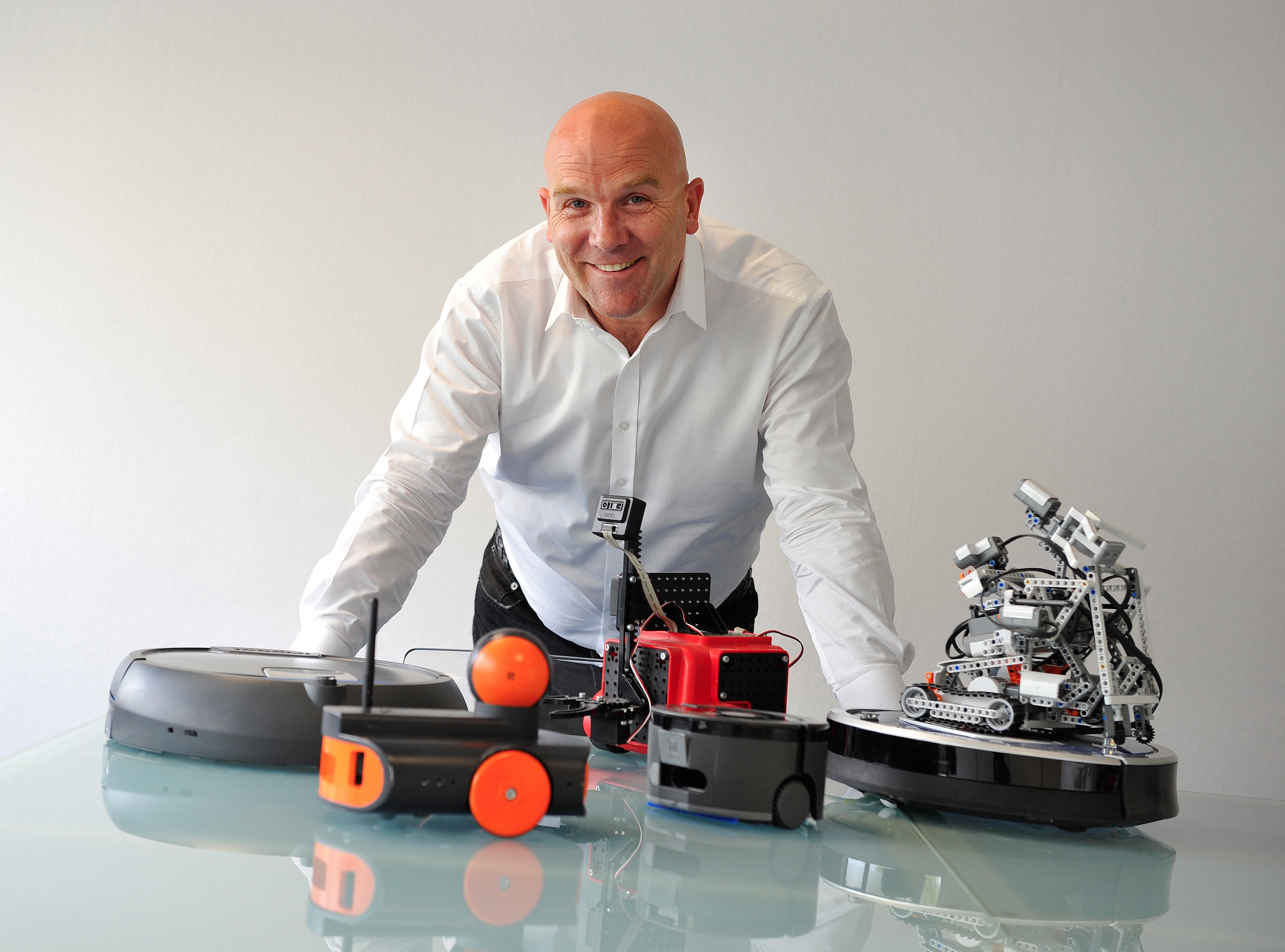 Robotique : les enjeux export de la fusion Symop/Syrobo selon Bruno Bonnell