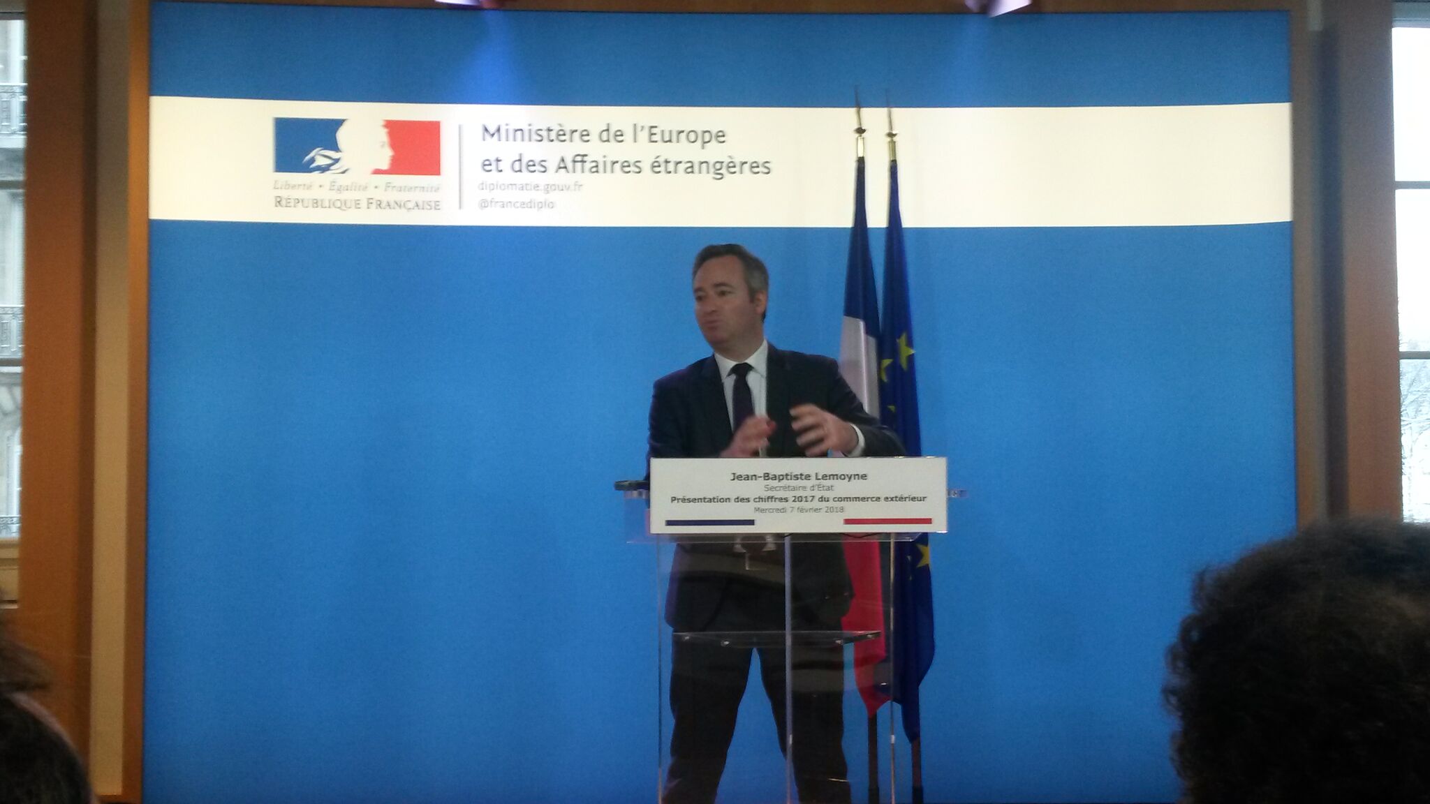 Commerce extérieur : le plongeon du déficit des biens plombe le bilan 2017