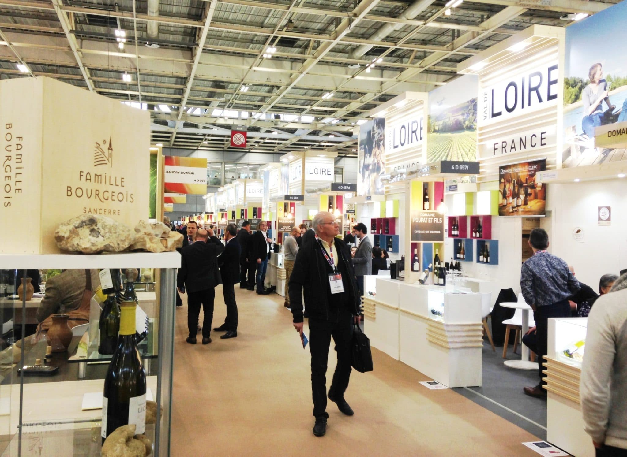 le salon Wine Paris est organisé par Comexposium, qui s'associe à Vinexpo face à ProWein
