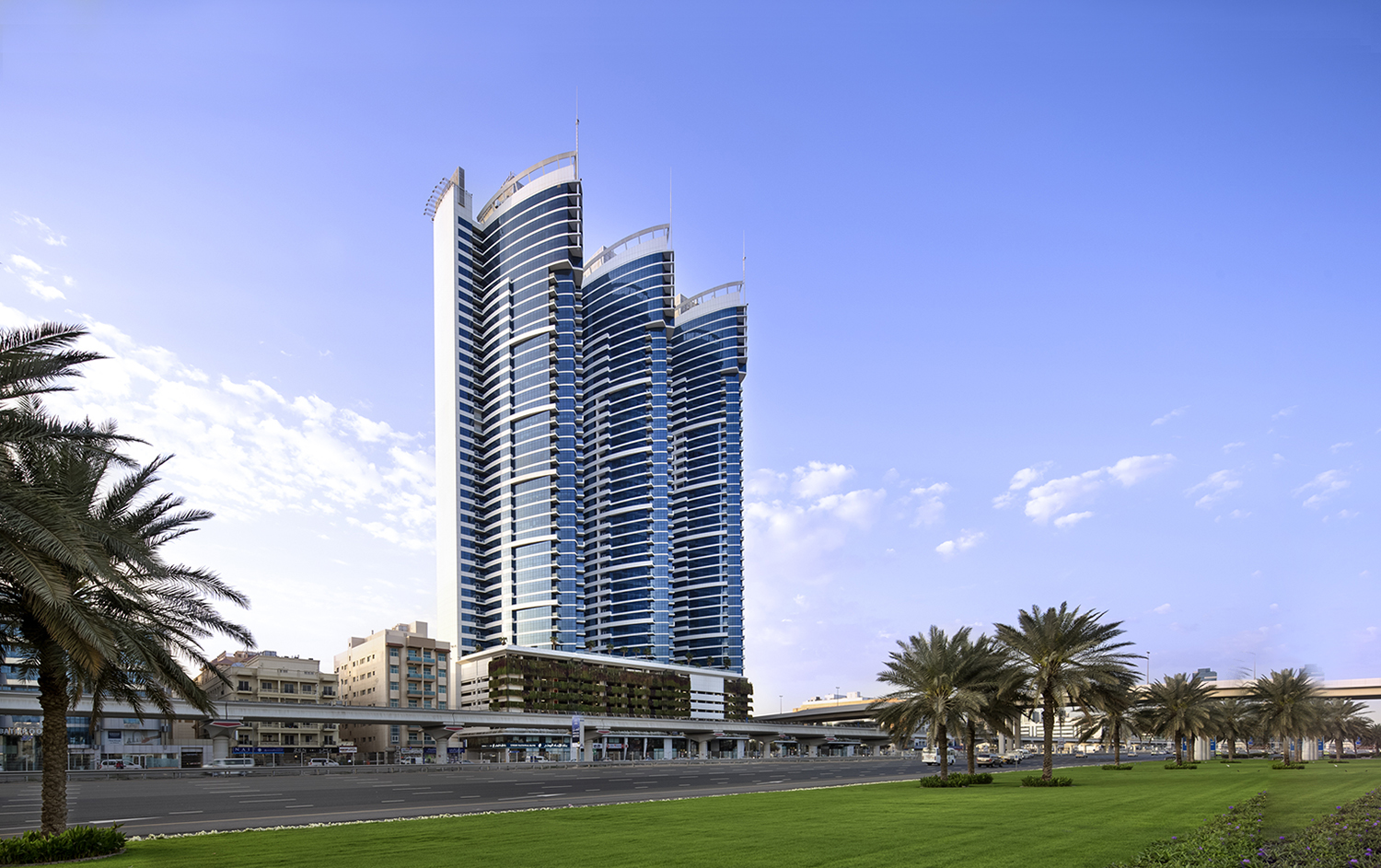 Экскурсия в дубай из рас эль хайм. Кристал плаза хотел дубай. Туристино дубай. Novotel dubai al barsha hotel 4. Отель.