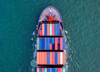 Exportations françaises : l’activité tient, le moral flanche et l’affacturage fait la différence