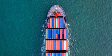 Exportations françaises : l’activité tient, le moral flanche et l’affacturage fait la différence