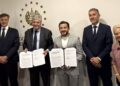 Romeo Herrera, ministre salvadorien des Travaux publics et des Transports, Nicolas Forissier et Jean-Christophe Ragni, directeur export de Ragni © DR
